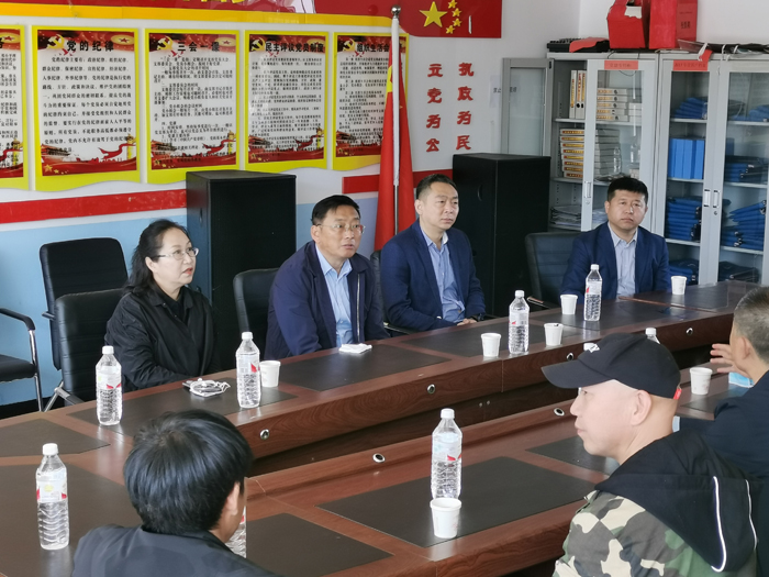 齐齐哈尔市新闻传媒中心主要领导率领调研组一行三人,深入克山县西河