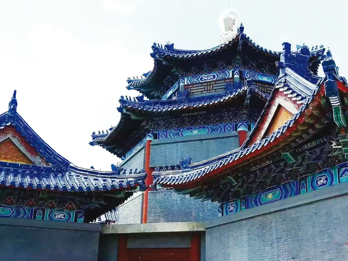 有一座古树参天,琉璃耀眼,八方来朝的香火旺盛之地——黑龙江大乘寺