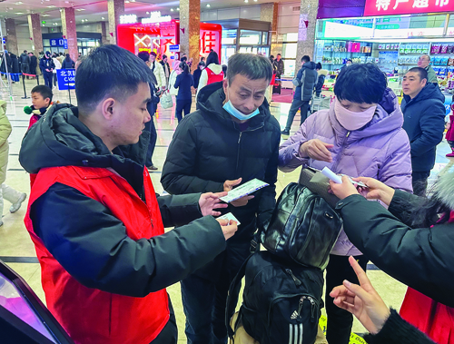 黑龙江：齐齐哈尔市青年志愿者服务春运“暖冬行动”启动